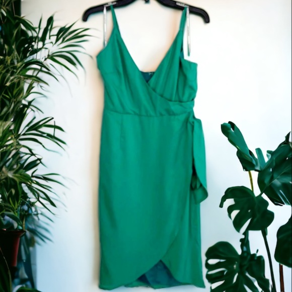 LOVERS + FRIENDS ORCHID DRESS IN LUCJY CHARM SIZE XTRA SMALL - Picture 11 of 11